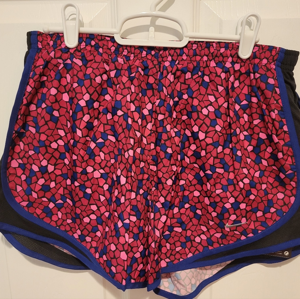 *NWT* Nike Women's size large tempo running shorts